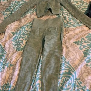 Green gymshark camo set size XS